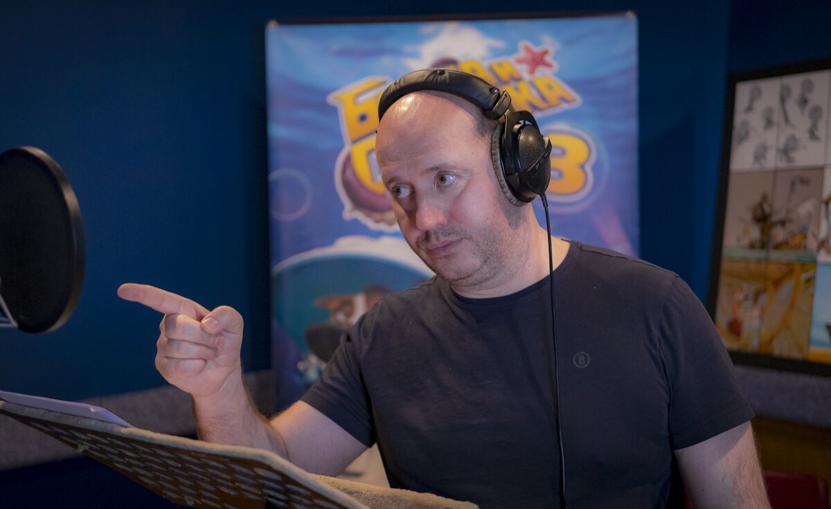 Легендарный актер российского дубляжа - Сергей Бурунов.