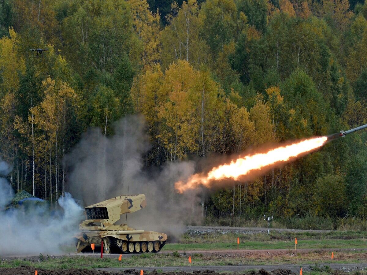    Тяжёлая огневая система ТОС-1А "Солнцепёк" на Russia arms expo© РИА Новости / Алексей Мальгавко