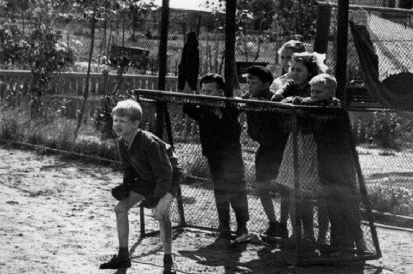 Как гласил известный лозунг 1930-х годов - "Спасибо товарищу Сталину за наше счастливое детство!-7
