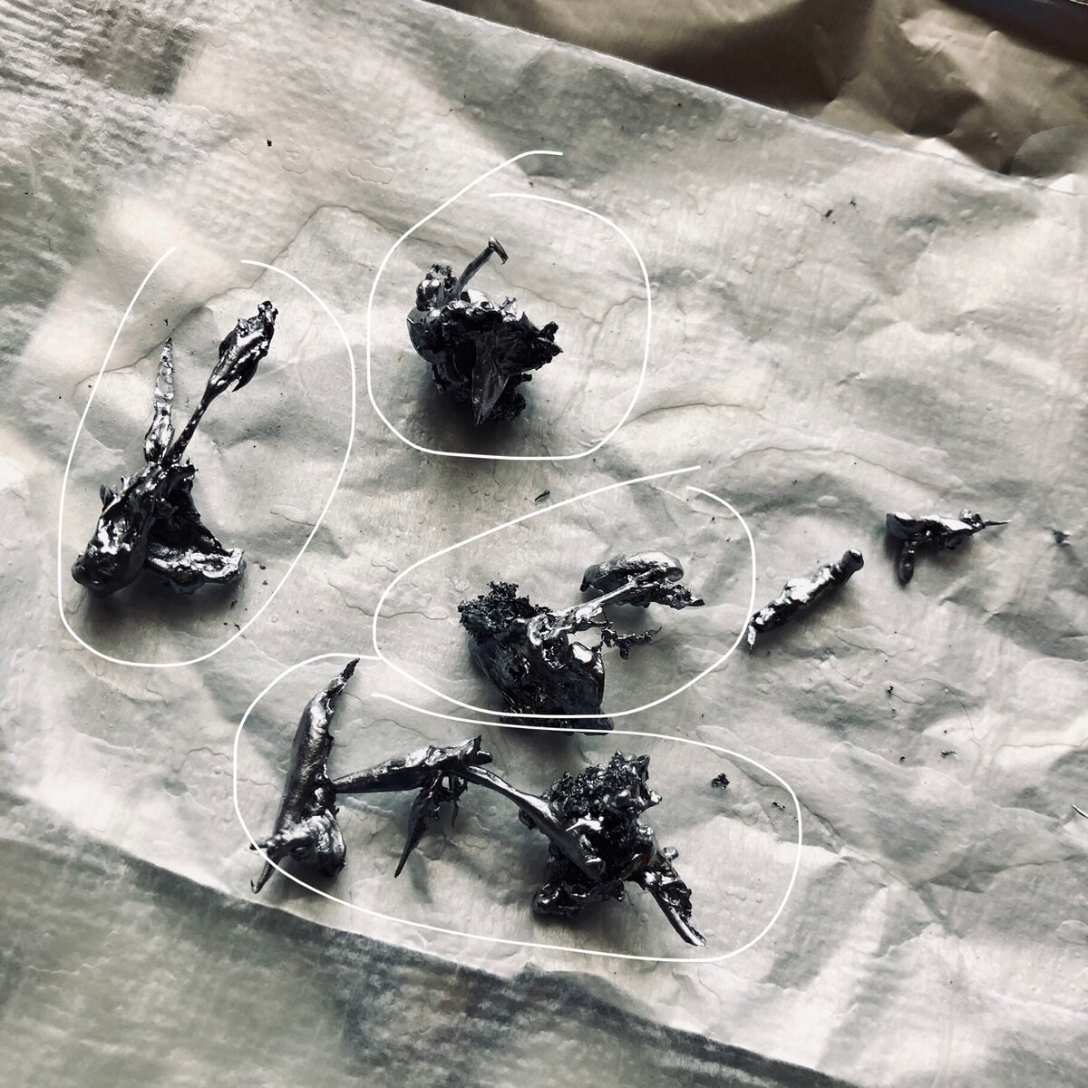 Отливки свинцом, где можно увидеть наличие негатива