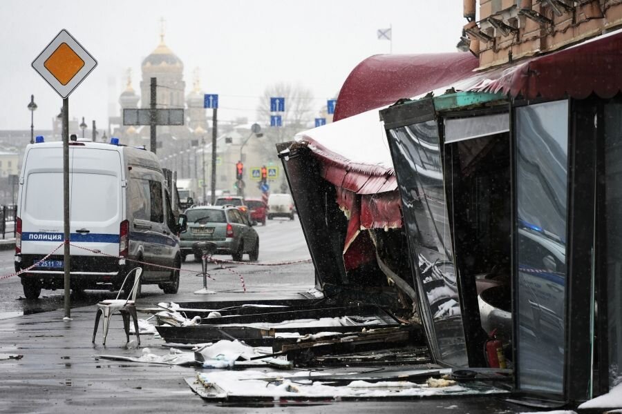    На месте взрыва в кафе на Университетской набережной в Санкт-Петербурге © РИА Новости