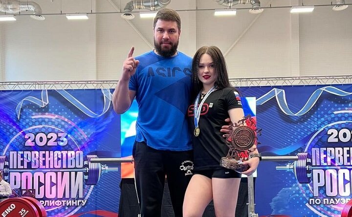 Вероника Павленко с тренером. Фото из архива Александра Пахучего vk.com/id466704616