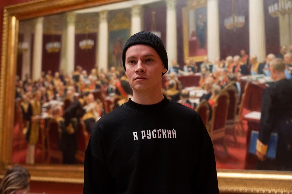     Певец пришел в Русский музей Юлия ПЫХАЛОВА