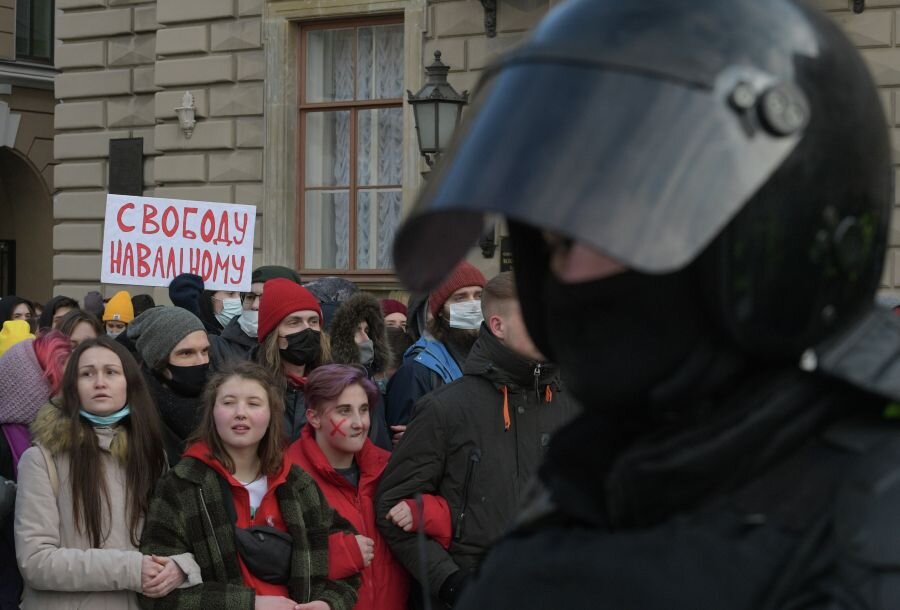    Участники несанкционированной акции сторонников Алексея Навального (признан террористом и экстремистом) © Александр Гальперин/РИА Новости