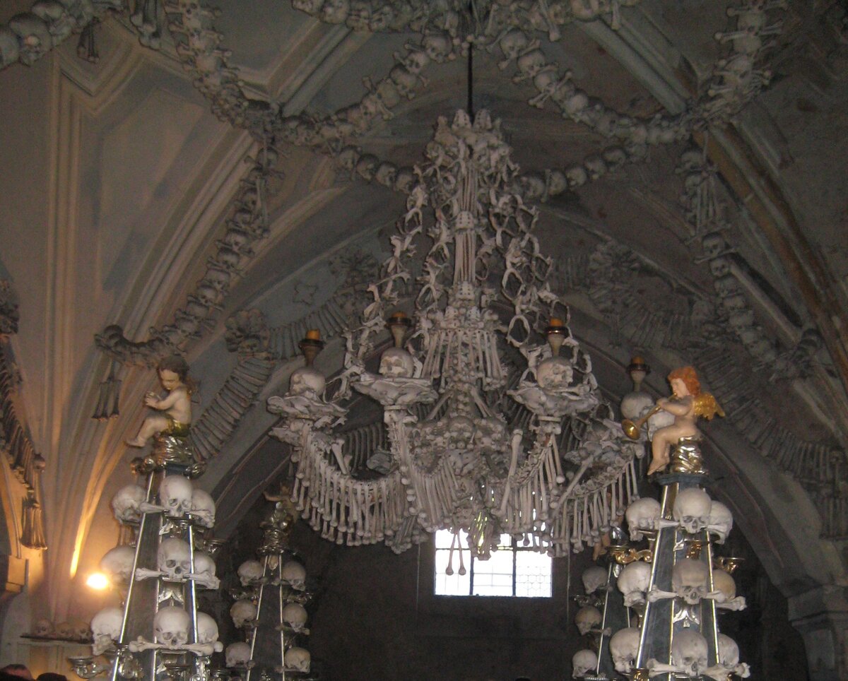 Люстра из костей, почему бы и нет