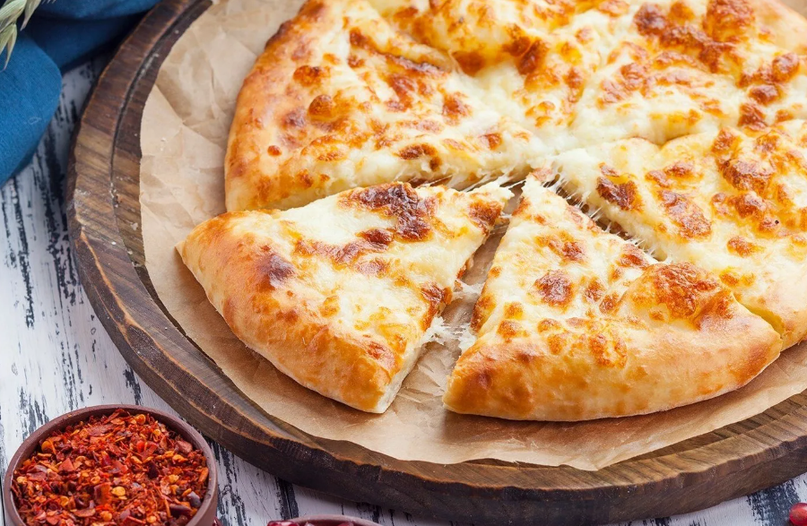 Хачапури с сыром сулугуни. Грузия хачапури. Хачапури с сыром в духовке. Хачапури с сулугуни в духовке. Рецепт простого хачапури с сыром.