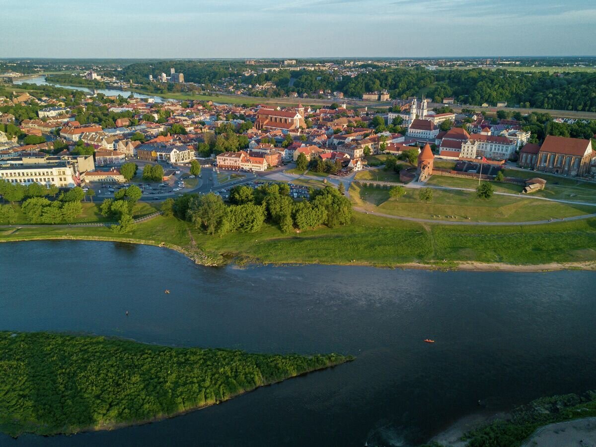    Вид на центр города Каунас в Литве© Depositphotos.com / Afotoeu