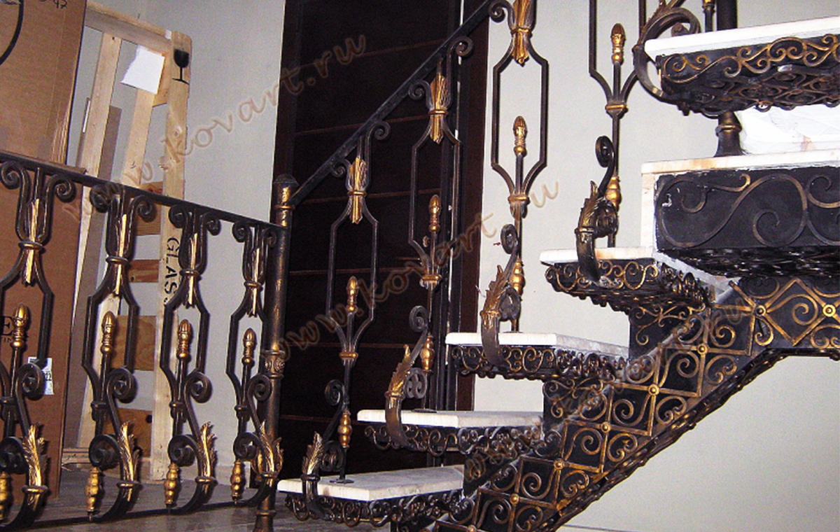 Проект лестницы: https://www.kovart.ru/catalog/kovanye-lestnicy/kod-kl-39/
