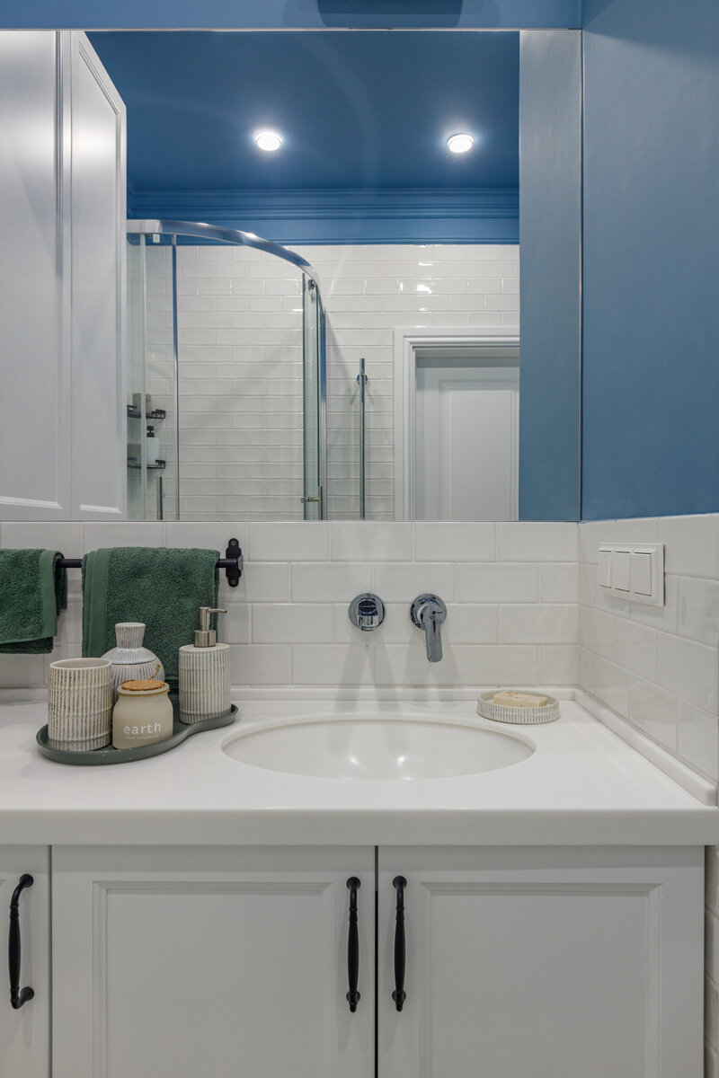 Функционально и очень красиво. Небольшую однушку перепланировали для нужд трех поколений семьи