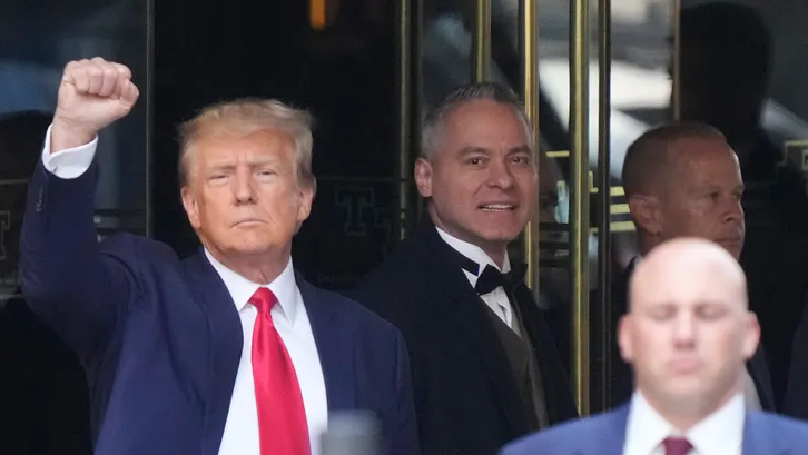 Трамп перед судом скандирует у себя в голове: "Но пасаран!"