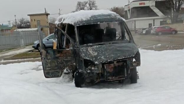     В Минеральных Водах на линию выпускают маршрутки, техническое состояние которых оставлять желать лучшего, пожаловались местные жители губернатору.