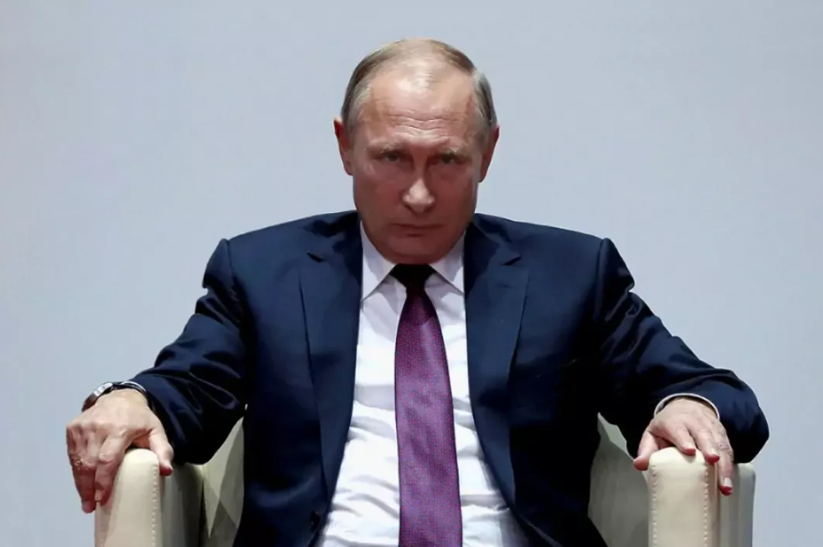 Путин в кресле