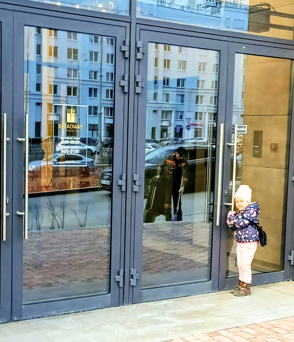 Ресторан Breadway, г.Екатеринбург, ЖК "Нагорный", ул.Татищева,20/2, 1-2 этажи