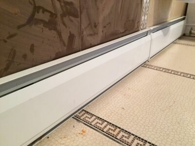 Плинтус абсолютно не мешает и не занимает пространство