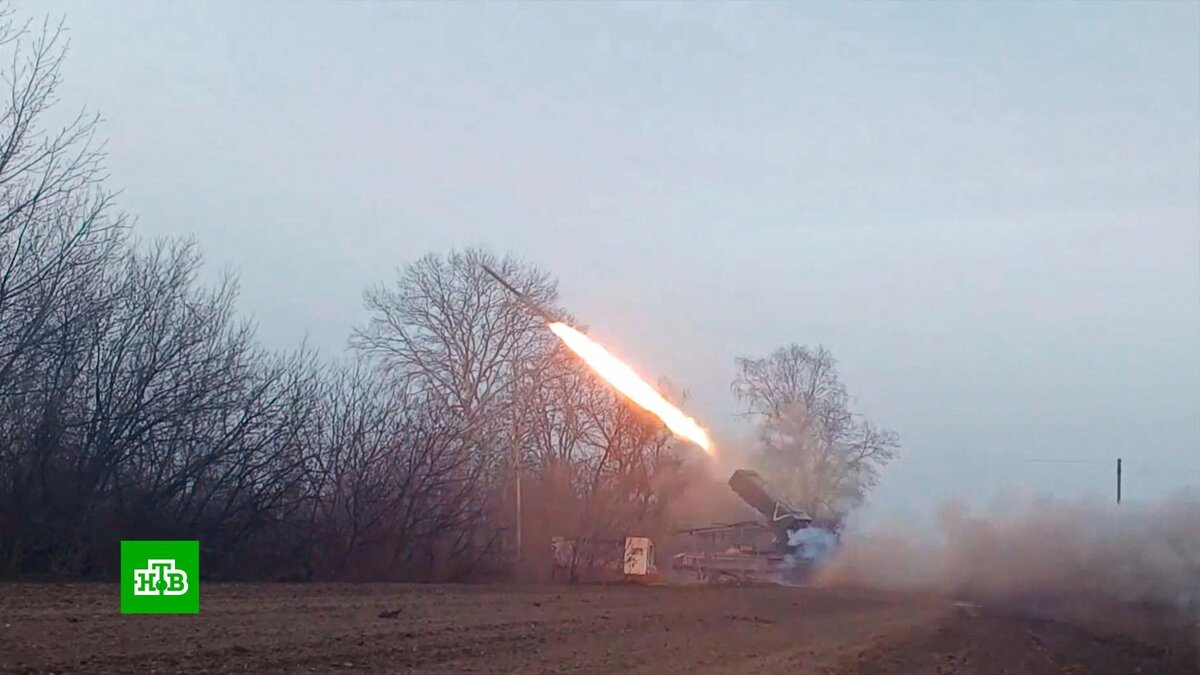    Минобороны РФ: штурмовым отрядам удалось выбить украинские подразделения с южных окраин Артёмовска