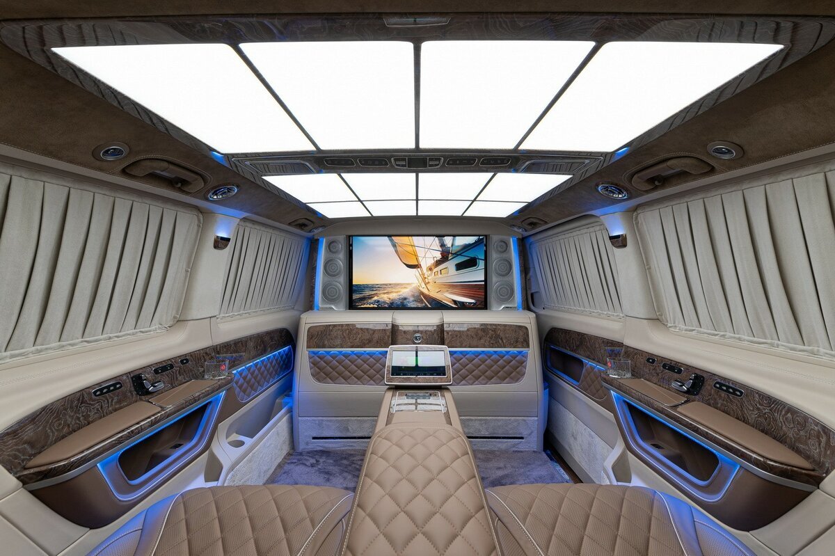 Итальянская перфорированная кожа- востребованный материал для мастеров тюнинг-ателье премиум-класса. Фото переоборудованного VIP- автомобиля Mercedes Z'art