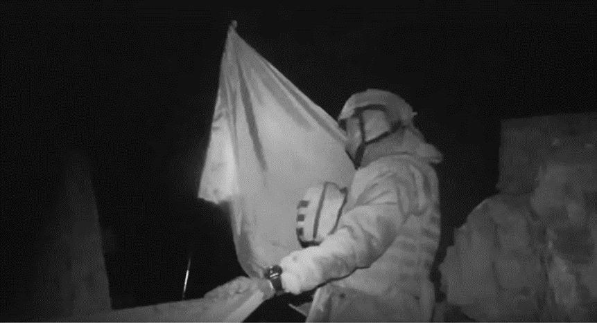 Бойцы «Вагнера» водрузили флаги на здание горадминистрации Бахмута / Telegram