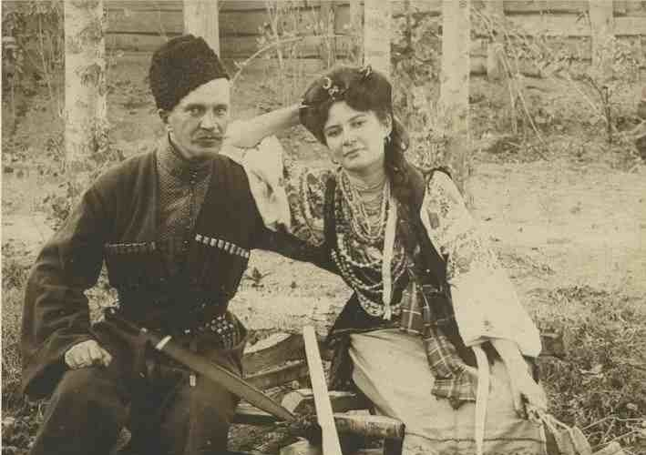 терского гребенские казаки. черноглазая казачка подковала мне коня. жена казака. донская степь казаки. фото казаков с женами.