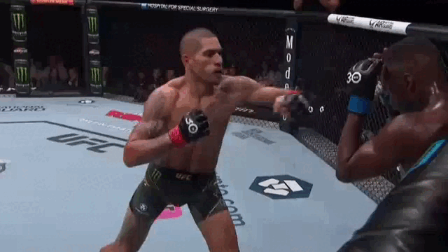 Чемпион раскрывается и пропускает навстречу 