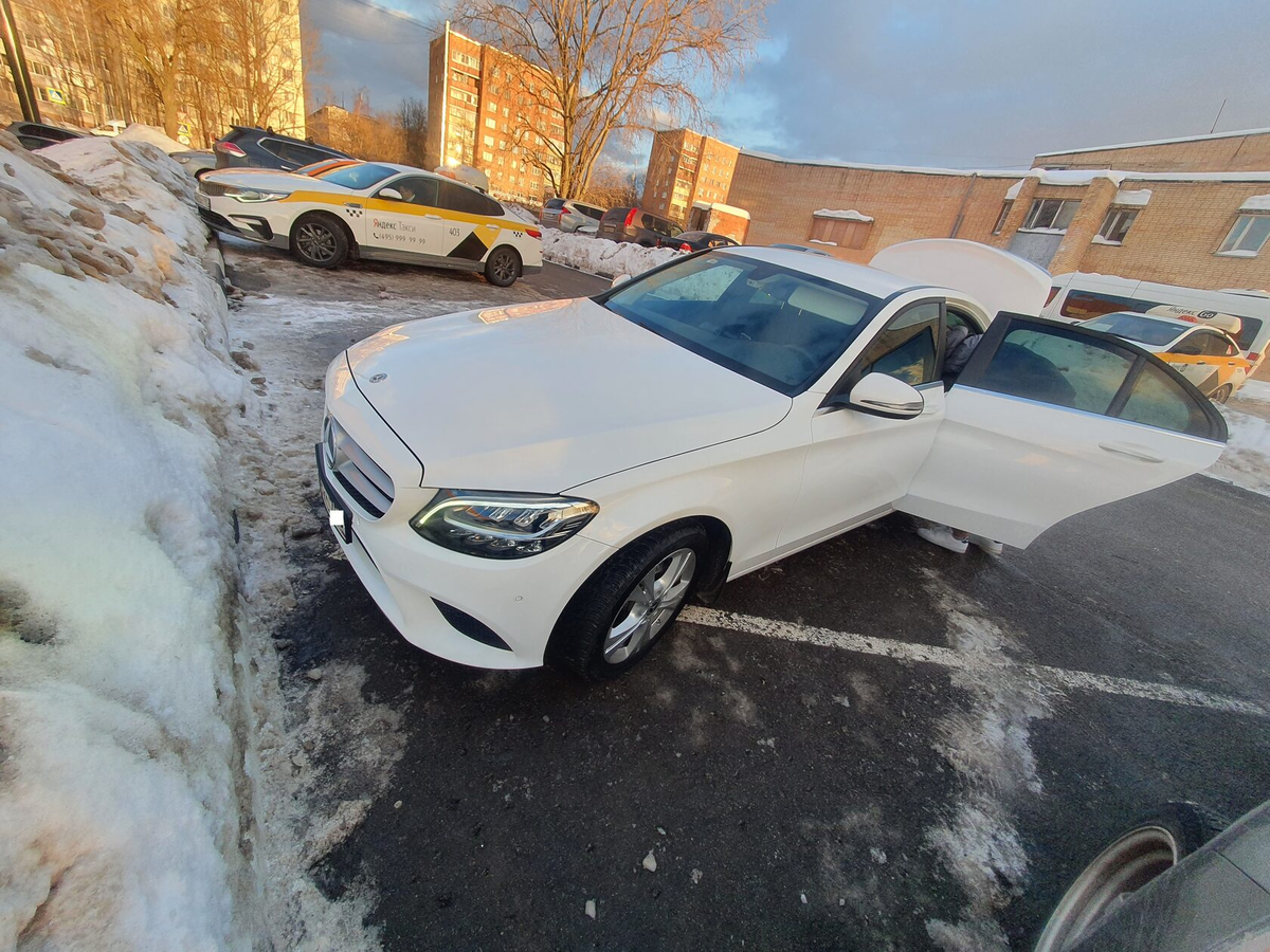 Что касается современной компоновки  автозвука в автомобилях Mersedes-Benz, то она совершенно нелогична.