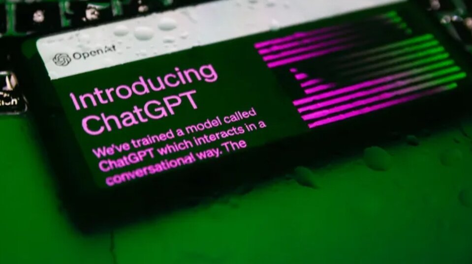 ChatGPT, языковая модель ИИ, стала популярным потребительским приложением, привлекая 100 миллионов активных пользователей в месяц всего через несколько месяцев после ее публичного выпуска. 