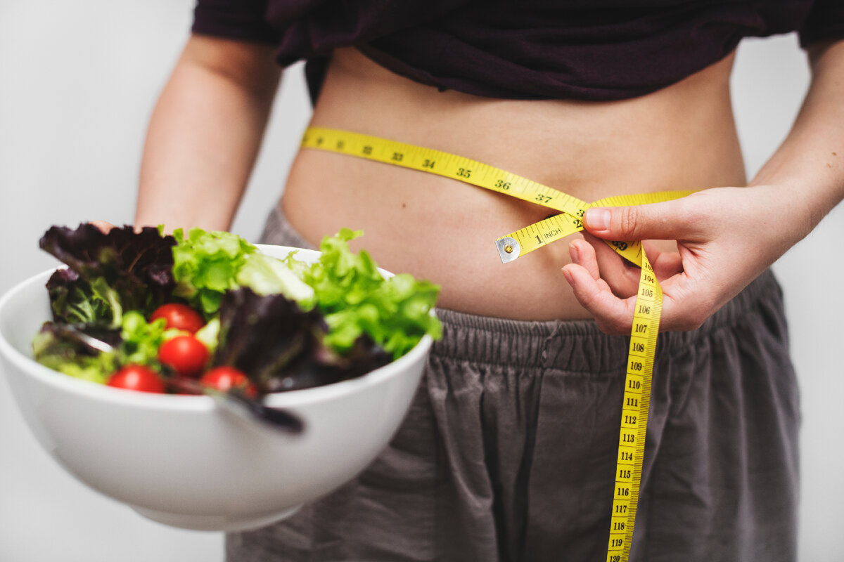 <a href="https://ru.freepik.com/free-photo/woman-measuring-her-tummy-and-weight_2756996.htm#query=%D0%BF%D0%BE%D1%85%D1%83%D0%B4%D0%B5%D0%BD%D0%B8%D0%B5&position=5&from_view=search&track=sph">Изображение от rawpixel.com</a> на Freepik