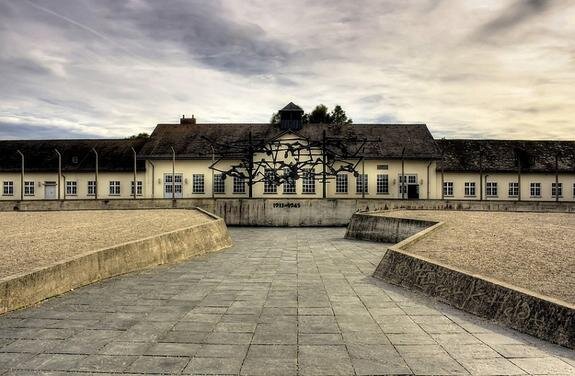    Через концлагерь в Дахау прошло 200 тысяч человек