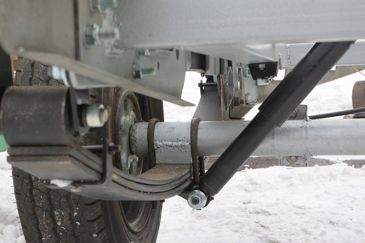 Задача рессоры - смягчать удары кузова во время движения