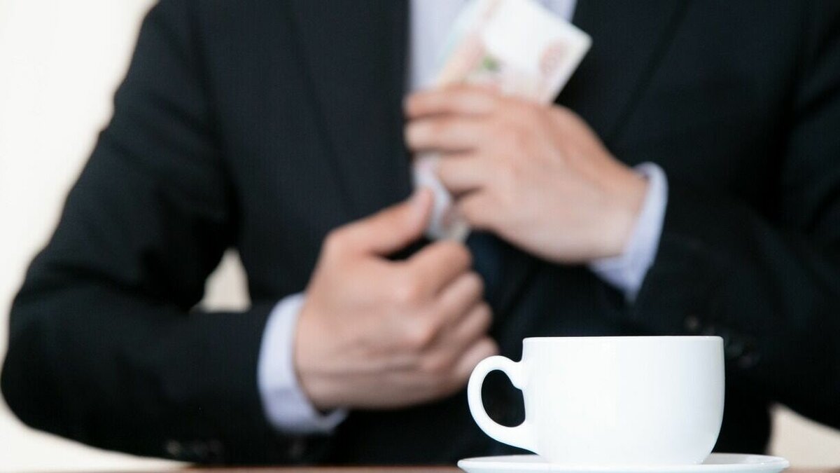     Обыски у ростовских судей и полицейских — это следствие большого сформированного антикоррупционного сигнала, сообщил RostovGazeta политолог Алим Батов.