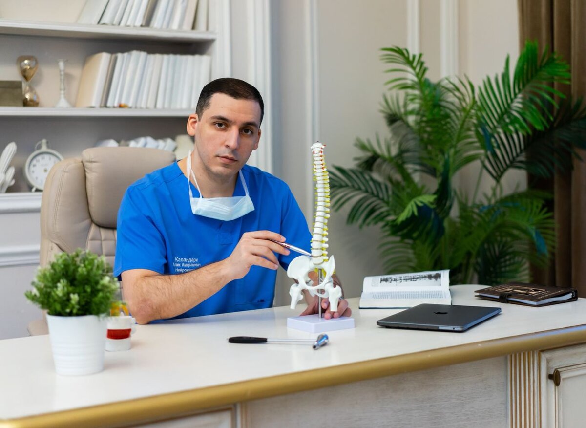 Каландари Алик Амиранович врач-нейрохирург, вертебролог, доктор медицинских наук.