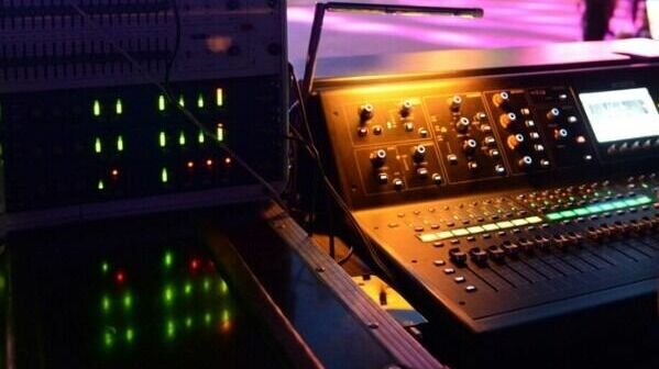     Заместитель губернатора Нижегородской области Олег Беркович оказался в роли диджея на международной выставке туристических услуг «Отдых-2023» в Минске. Об этом сообщается в Telegram-канале «ВОВК».