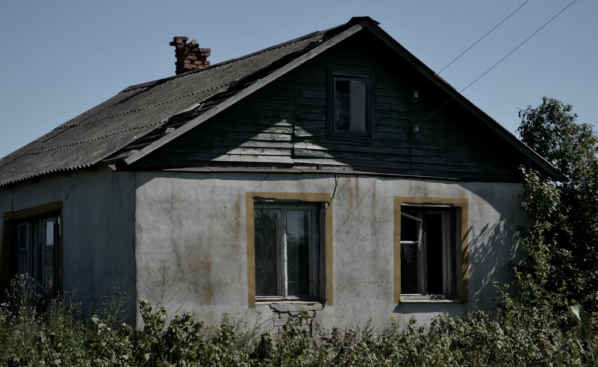 Заброшенный дом, похожий на кадр из моих ночных кошмаров