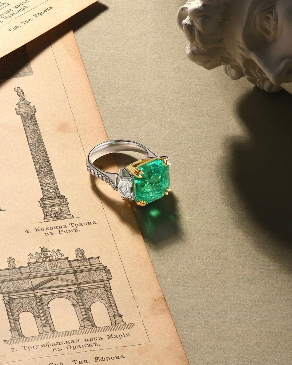 Кольцо с колумбийским изумрудом Parure Atelier.