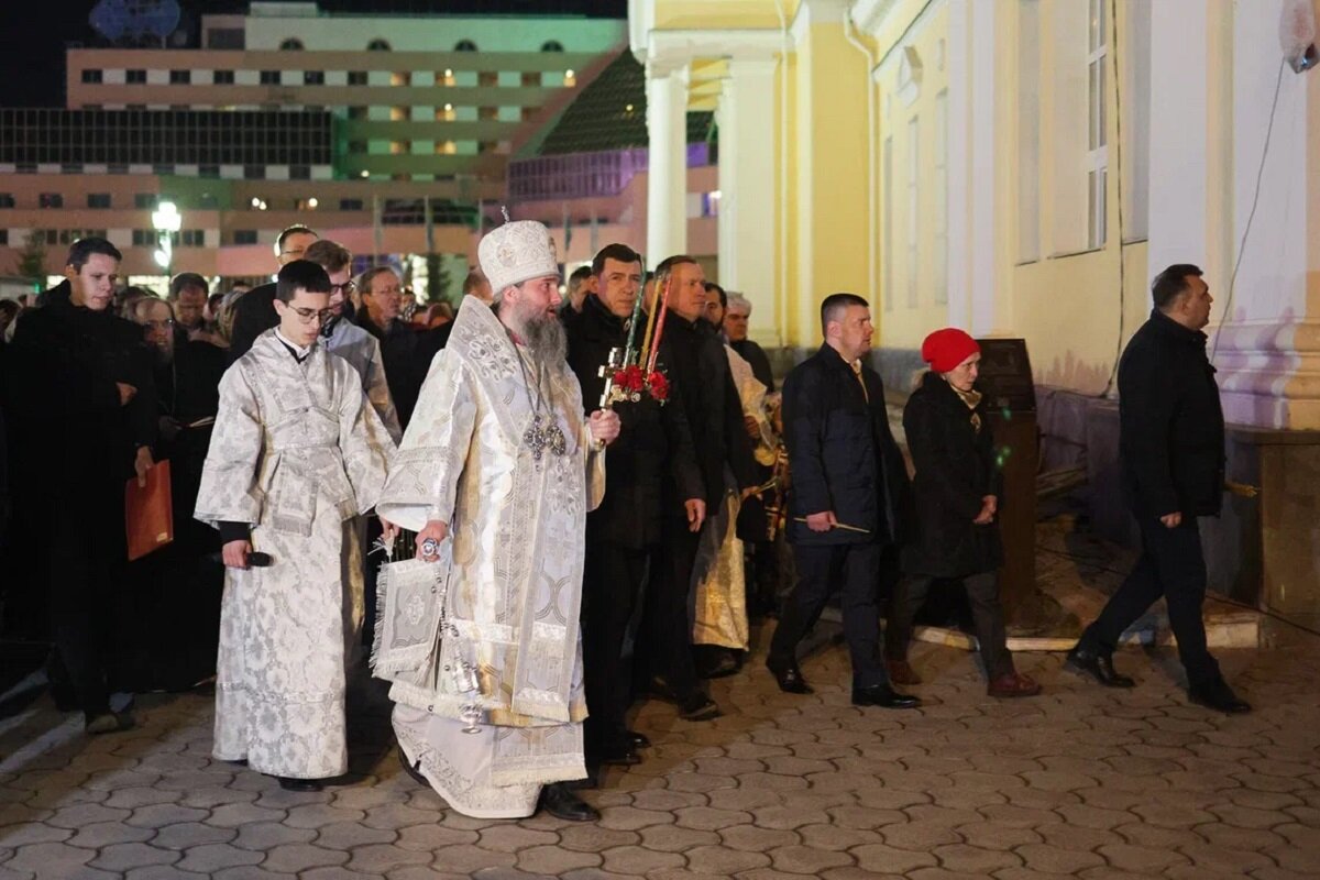Вместе с митрополитом Екатеринбургским и Верхотурским Евгением Алексей Орлов и Евгений Куйвашев прошли в рядах крестного хода.  Фото: ФедералПресс / Иван Кабанов