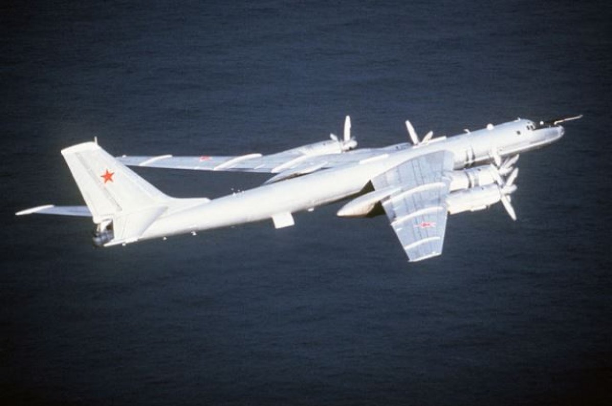    Самолеты Ту-142 провели учения по слежению за подводными лодками противника
