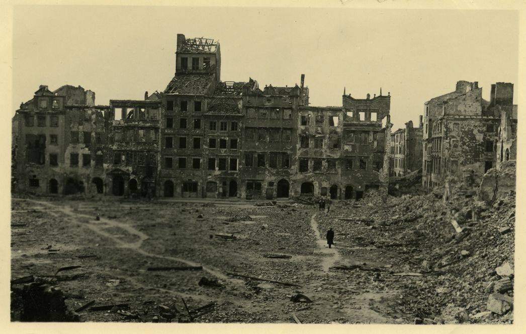 Варшава после Второй мировой войны. Фото из общедоступных и бесплатных интернет-источников  