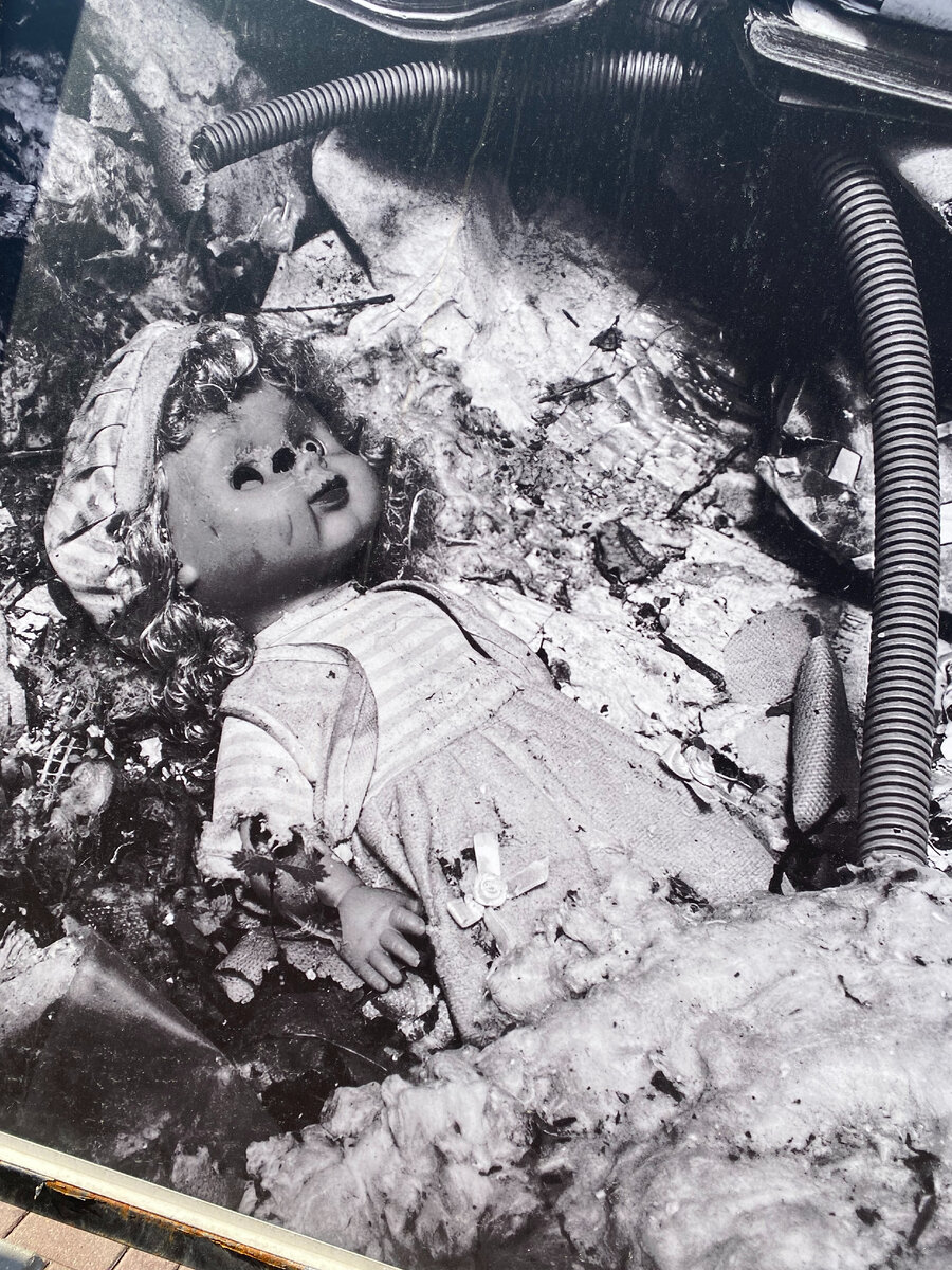 Выставка на Арбате. Детский сад после бомбежки ВСУ