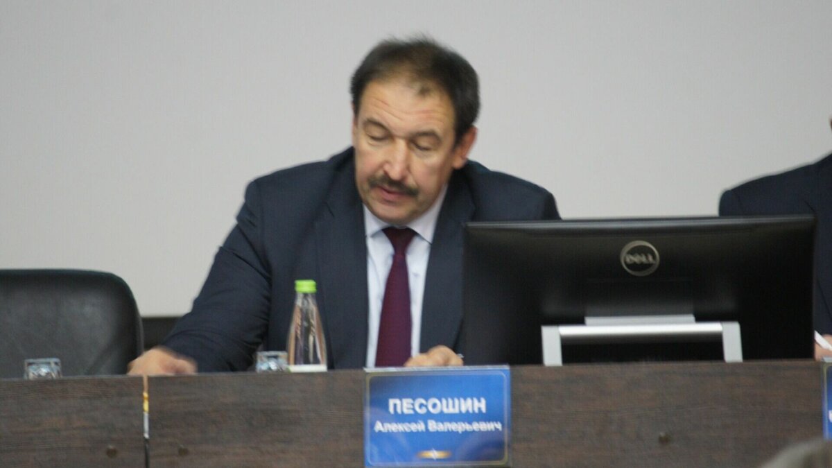     В Татарстане сохраняются сложности с поставками комплектующих и сырья из-за границы. Об этом во время сорок третьего заседания Госсовета Татарстана рассказал премьер-министр республики Алексей Песошин.