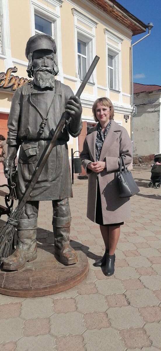 Это я на очередной экскурсии со своим любимым непослушным классом