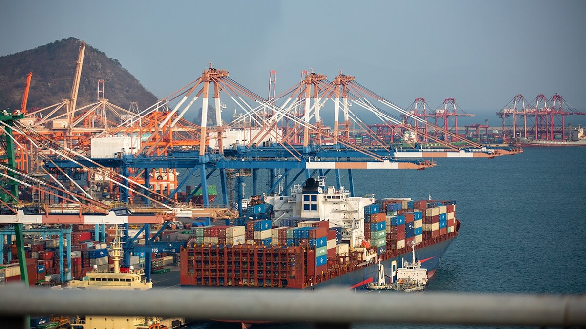    В одном из портов  морских.  фото: картинки яндекса. 