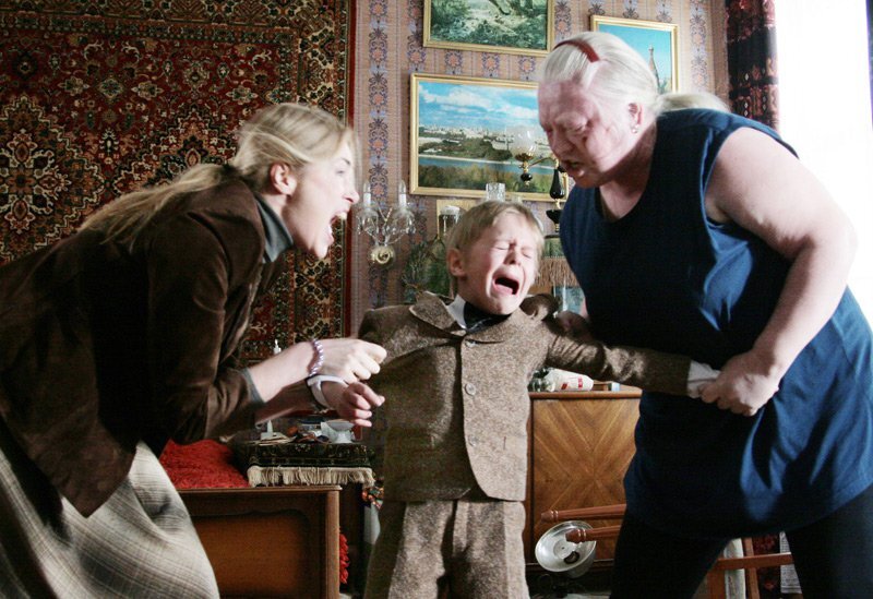 " Ты помни : кроме бабушки на этом свете ты никому не нужен, только бабушка за тебя всю жизнь кровью харкает"