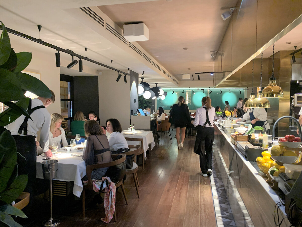 Интерьер ресторана Rocky2