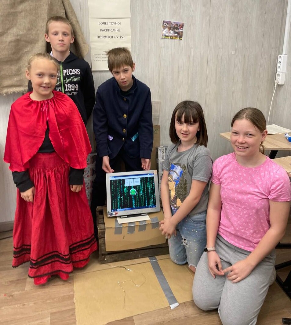 Летний лагерь 2022, дети спасли мир от ядерной зимы. Историки выбрали эпоху и улетели в прошлое, чтобы изменить ход истории.