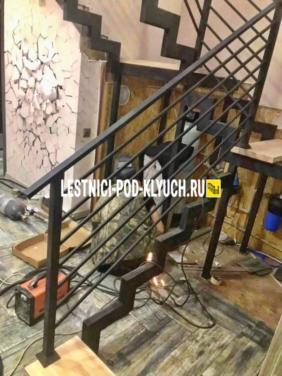 Принимаем звонки: пн-вс с 8:00 до 21:00 (+7 499 490-72-90). Электронная почта: info@lestnici-pod-klyuch.ru 