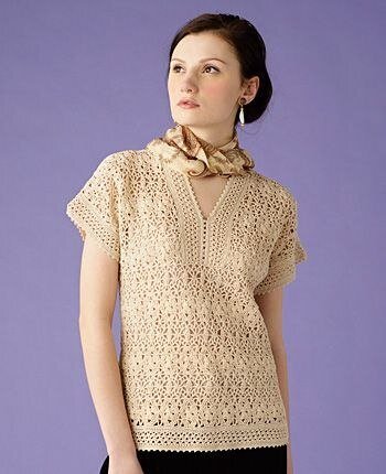 Топ с оригинальным оформлением горловины