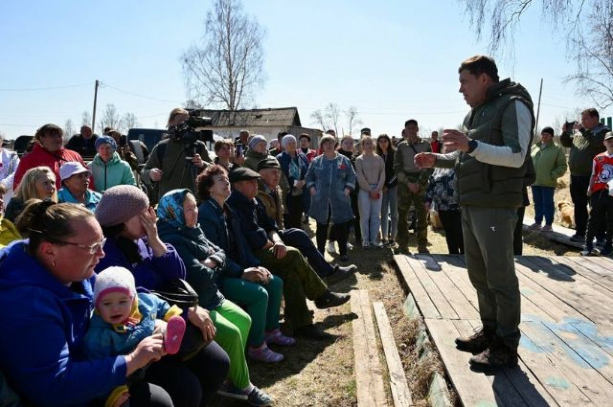    Глава региона обсудил с жителями Таежного восстановление уральского поселка