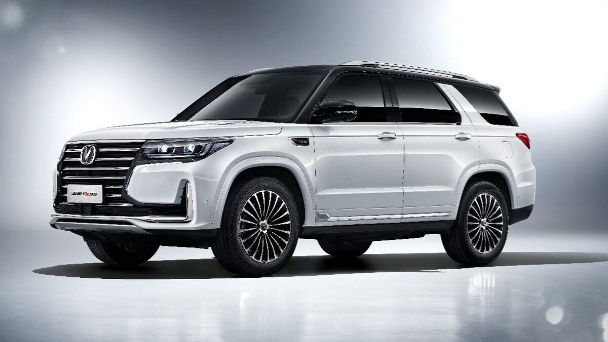    Changan CS95. Фото Changan