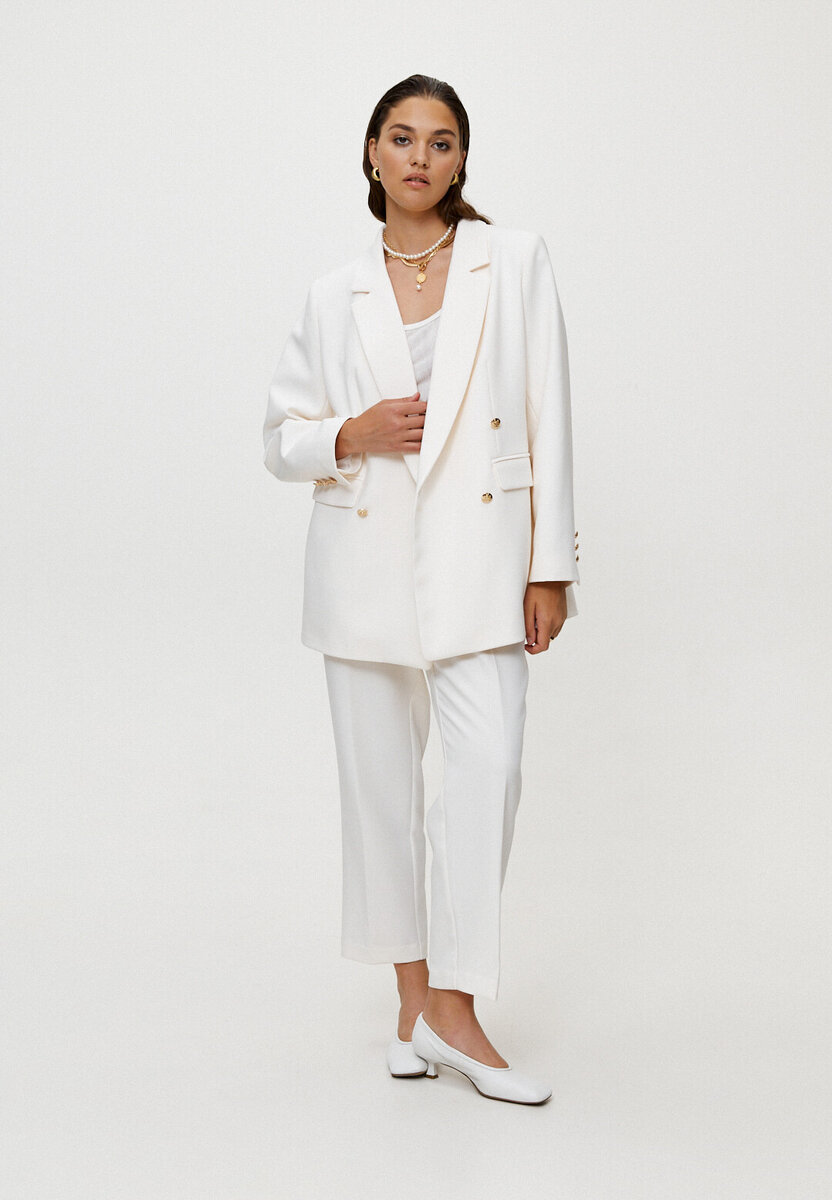 Этот жакет подлиннее. 