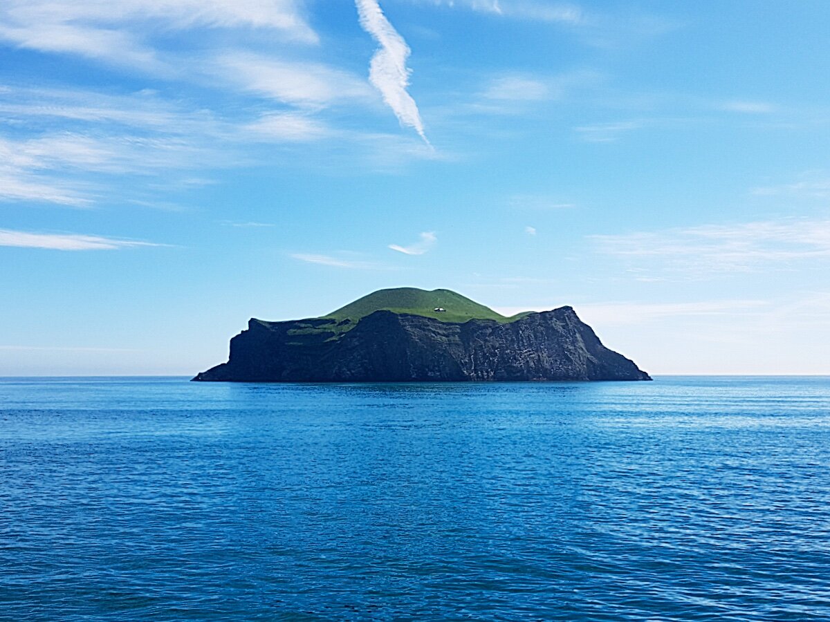 Остров Эллидей, вид с воды