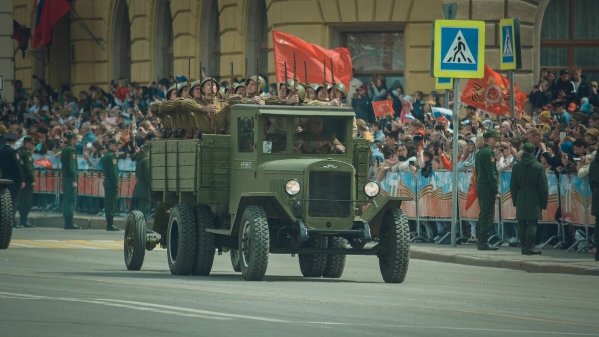     Сегодня, 3 мая в Ижевске состоится репетиция Парада Победы, в связи с этим будет ограничено движение транспорта в центре города.